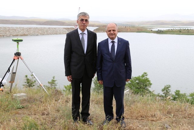 Aksaray ile Kırşehir`i Hirfanlı Barajı üzerine yapılan köprü birleştirecek
