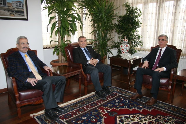 Aksaray Milletvekili Ali Rıza Alaboyun Vali Şeref Ataklı`yı ziyaret etti
