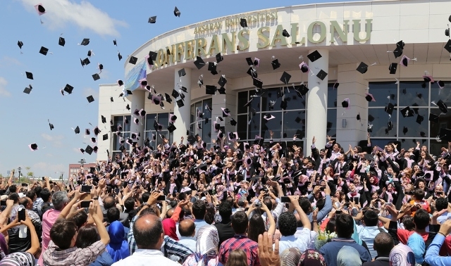 Aksaray Üniversitesi Eğitim Fakültesinden 266 öğrenci mezun oldu