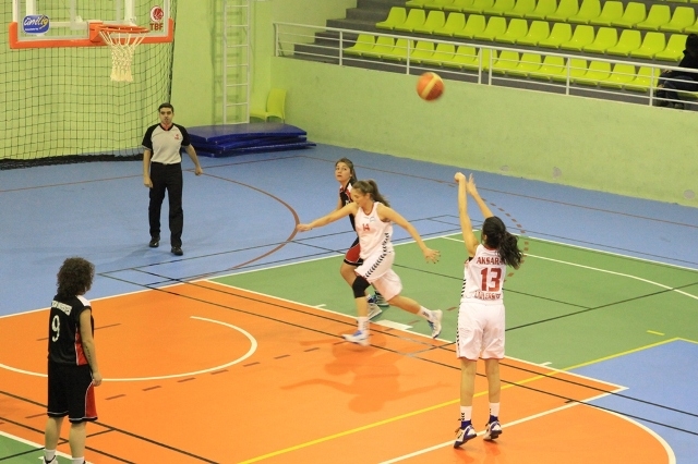 ASÜ Kız ve Erkek Basketbol Takımları ÜNİLİG`i ikinci tamamladı