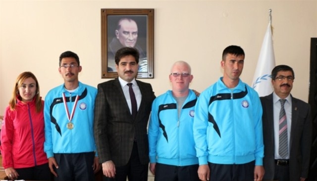 Görme engelli atletler İzmir`den madalya ile döndü