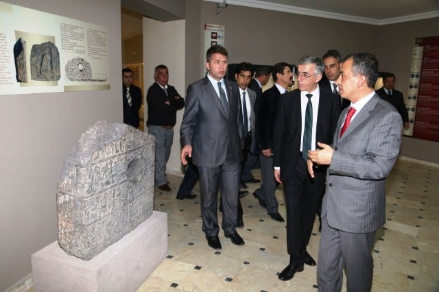Vali Şeref Ataklı Aksaray Müzesini gezdi