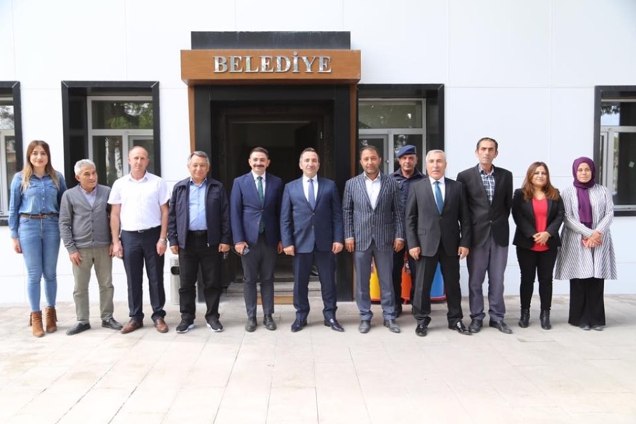 Vali Mantı Gülağaç ve Demirci Belediye Başkanlığını ziyaret etti