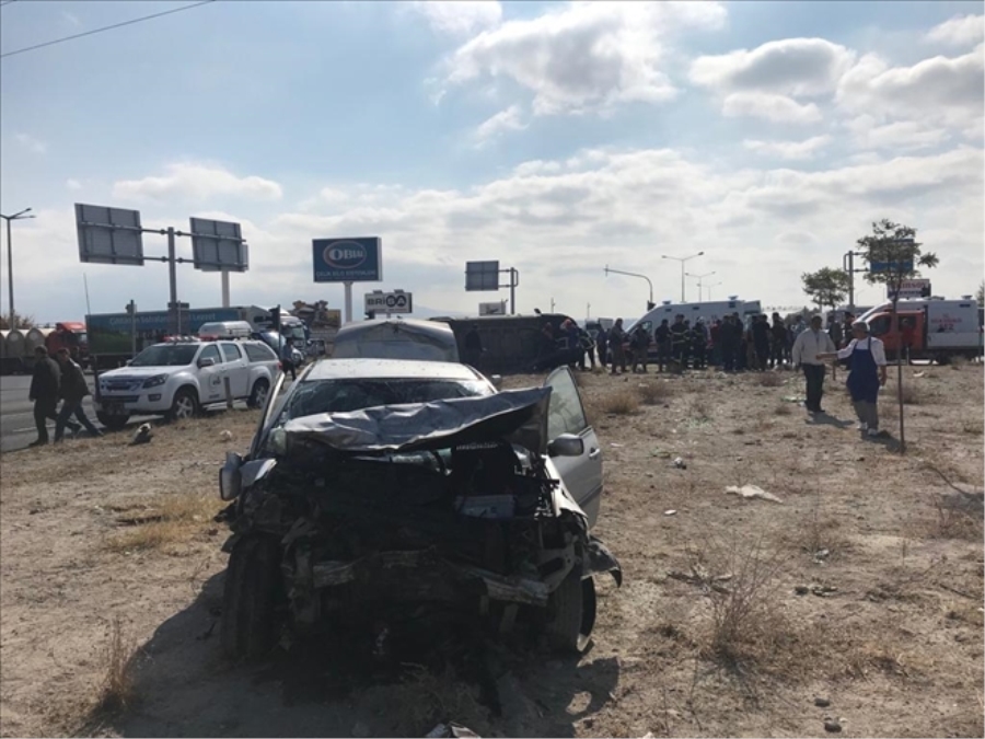 Aksaray Merkez OSB Kavşağında Kaza ;6 Kişi Yaralandı