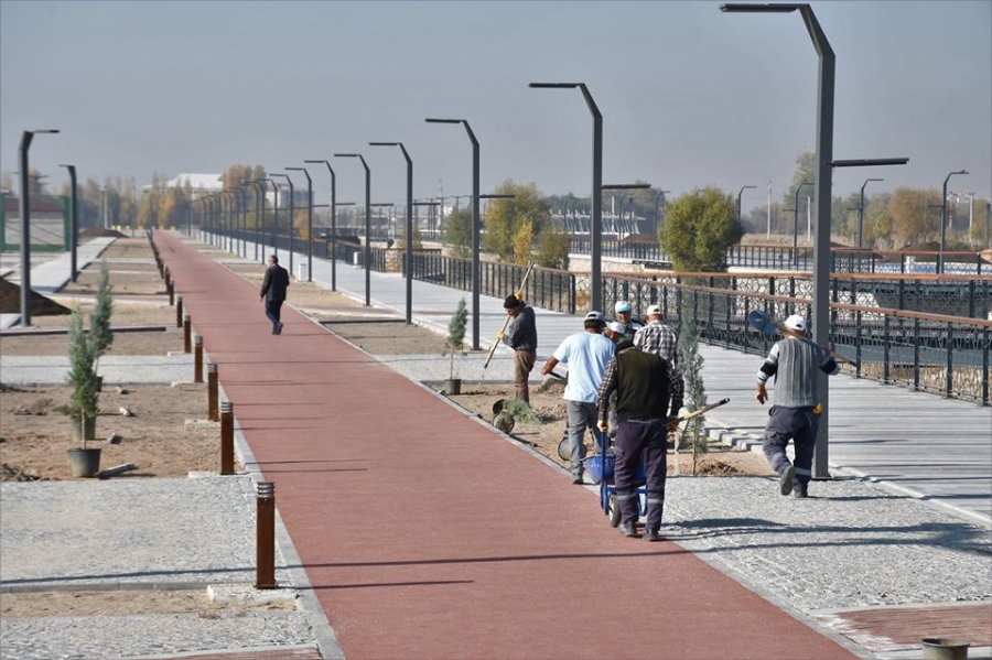 Aksaray Belediyesi, Daha Yeşil Bir Aksaray İçin Çalışmalarını Sürdürüyor