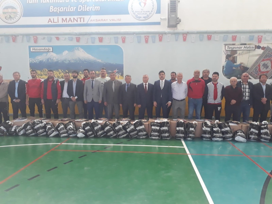 Aksaray İl Genel Meclisi ve İl Özel İdaresi  Amatör Spor Kulüplerine Malzeme Yardımı Yaptı