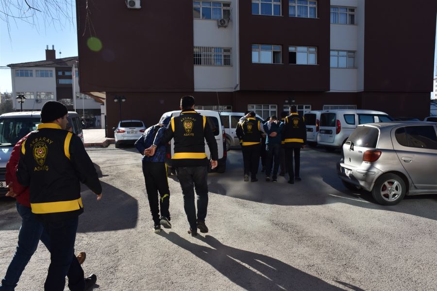 Aksaray polisi aranan 27 kişiyi yakaladı