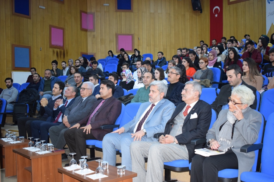 TRT Eski Spikeri Mehpare Çelik, İletişim Fakültesi Öğrencileriyle Buluştu