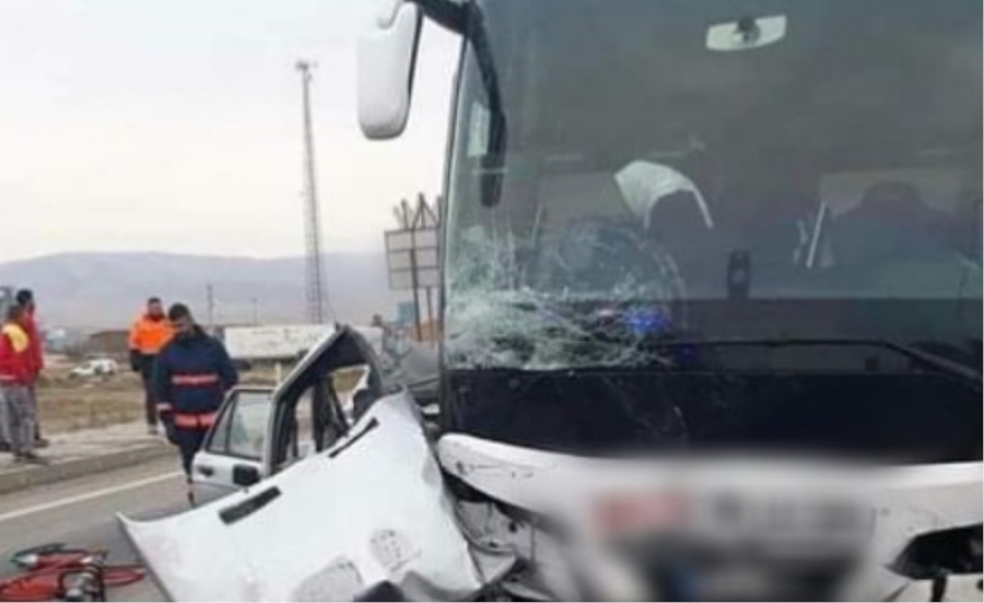 Yolcu Otobüsü İle Otomobil Çarpıştı 1 Kişi Öldü 