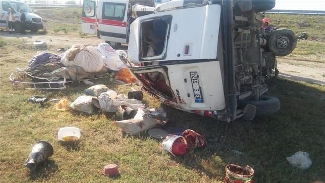  Tarım işçilerini taşıyan minibüs devrildi:13 yaralı