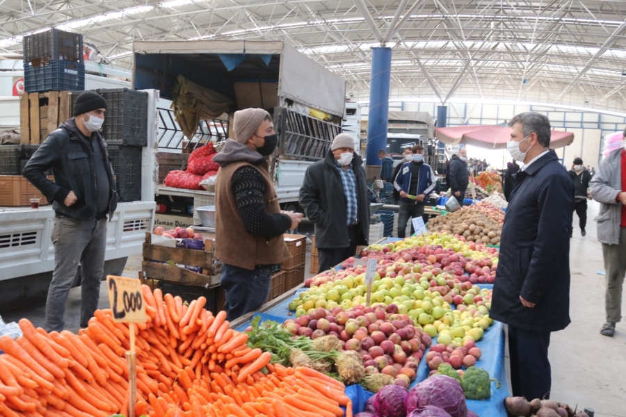 Başkan Altınsoy pazarcı esnafının sorunlarını dinledi