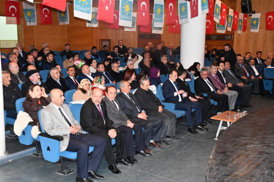 Aksaray İYİ Parti kongresini Kuranı Kerim tilaveti ile yaptı