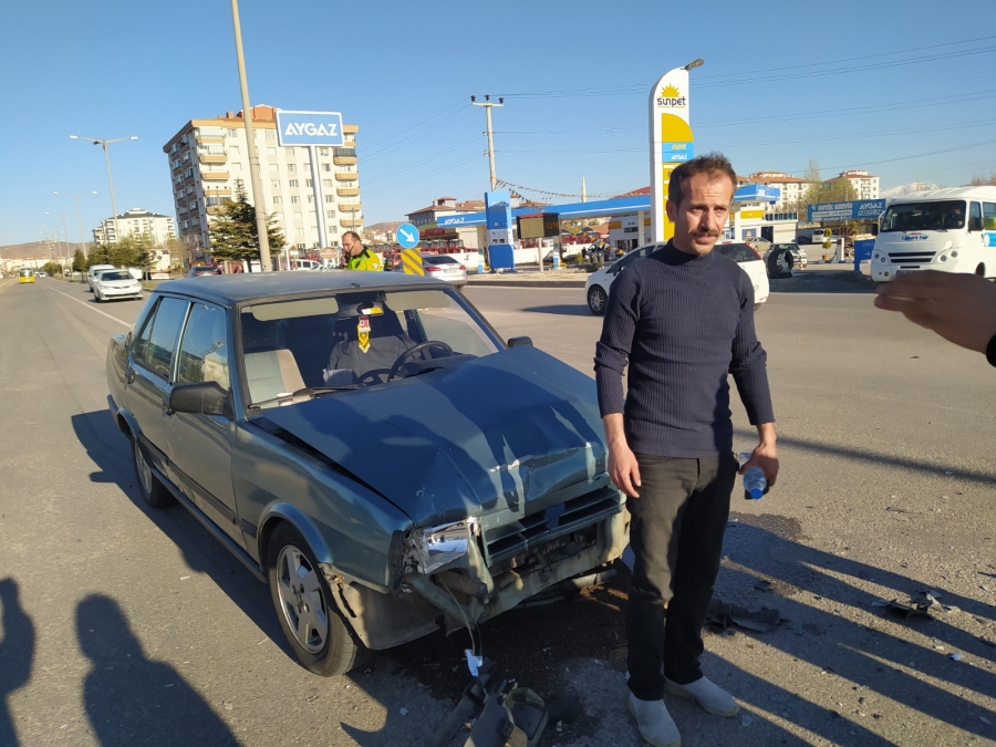 Aksaray’da 2 otomobil çarpıştı: 1 yaralı
