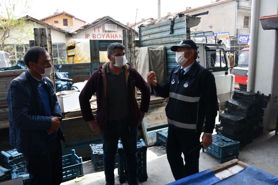 Aksaray’da Pazarcılar Odası ve Zabıta ekipleri semt pazarında denetim yaptılar