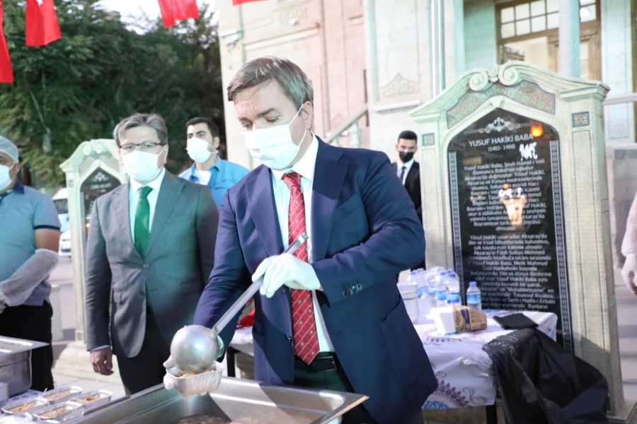 Aksaray Valisi Hamza Aydoğdu Vatandaşlara Aşure Dağıttı