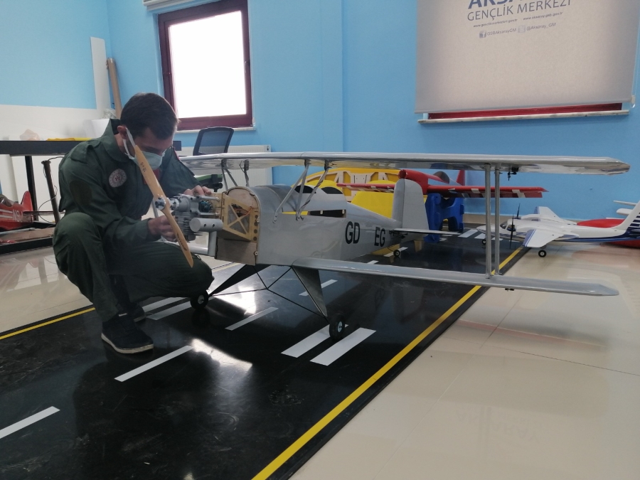 TEKNOFEST için hazırlanan 10 ayrı model uçak Aksaray’ın atıl olarak kalan havalimanında test uçuşlarını yaptı.