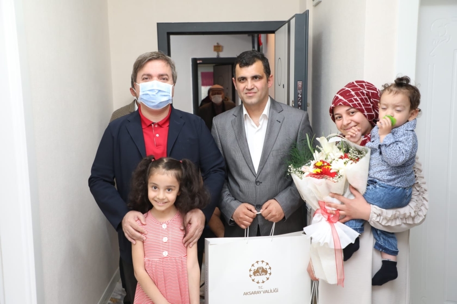 Aksaray Valisi Hamza Aydoğdu Engelliler Haftasında görme engelli radyo programcısı Enes Yıldırım’a sürpriz bir ziyaret gerçekleştirdi.