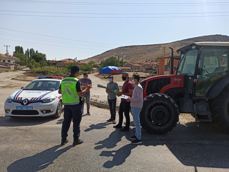 Aksaray Jandarması Traktör Denetimlerini Sürdürüyor