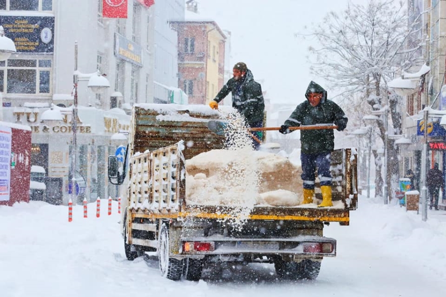 Aksaray Belediyesi’nin Karla Mücadelesi Sürüyor