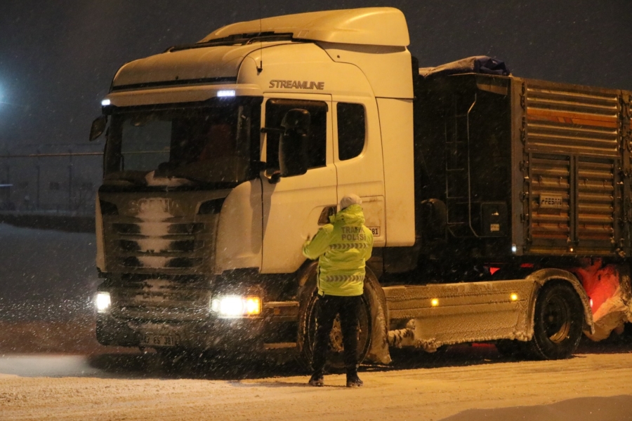 Aksaray-Adana ve Aksaray Nevşehir karayolları da trafiğe kapatıldı