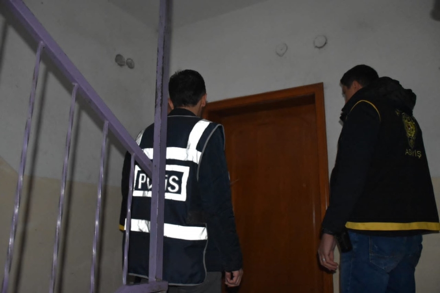 Aksaray Polisinin Yaptığı Operasyonlarla  3 Suçlu Yakalanarak Cezaevine Gönderildi