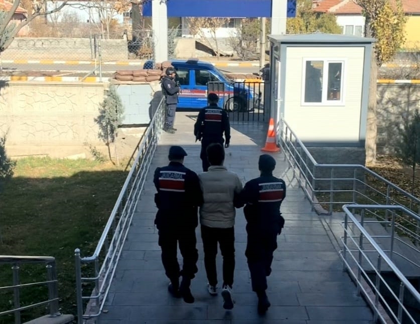 Aksaray Yeşilova Beldesinde Hakkında 4 Yıl  Ay Hapis Cezası Bulunan Hırsız Yakalandı