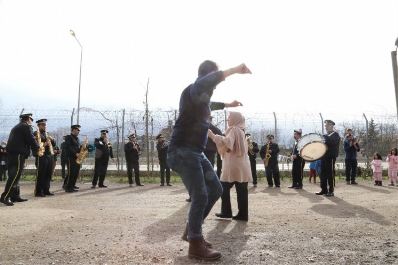 Kocaeli Büyükşehir Bandosundan kampçılara sürpriz