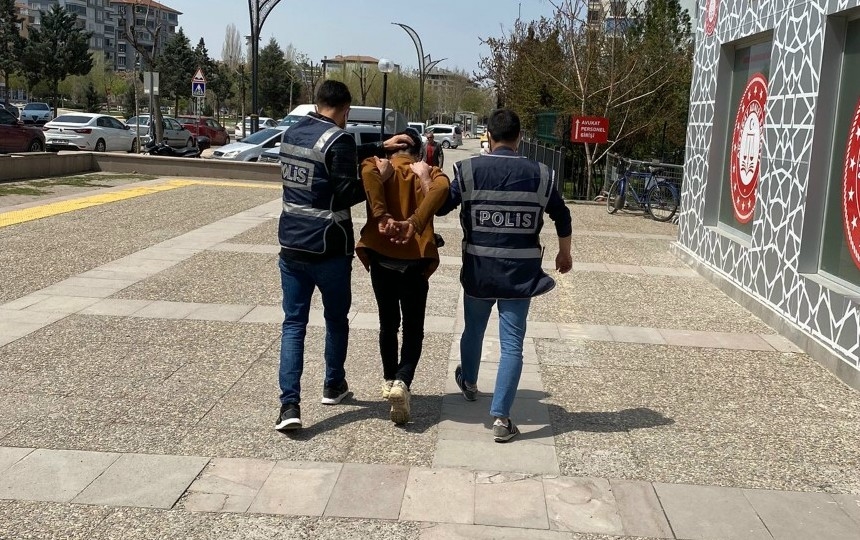 12 Bin EURO Dolandıran Şahıs Polis Tarafından Kıskıvrak Yakalandı