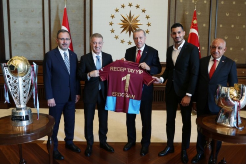 Cumhurbaşkanı Erdoğan, Trabzonspor heyetini kabul etti