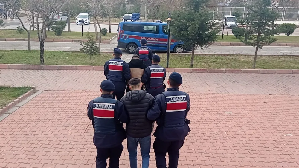 Aksaray’da Bir Petrol İstasyonunda Hırsızlık Yapan 2 Şahıs Yakalandı