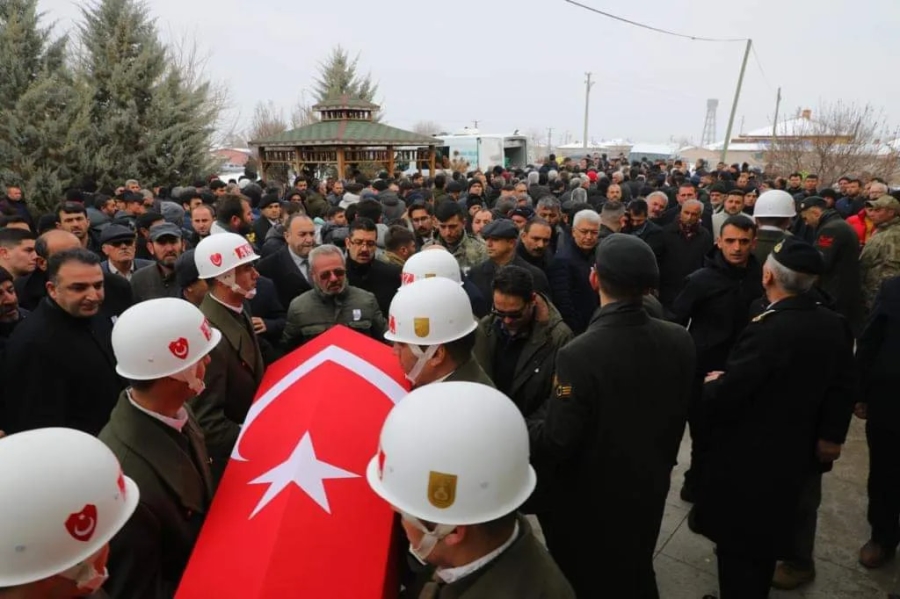 Depremde hayatını kaybeden Aksaraylı uzman çavuş ailesiyle birlikte toprağa verildi