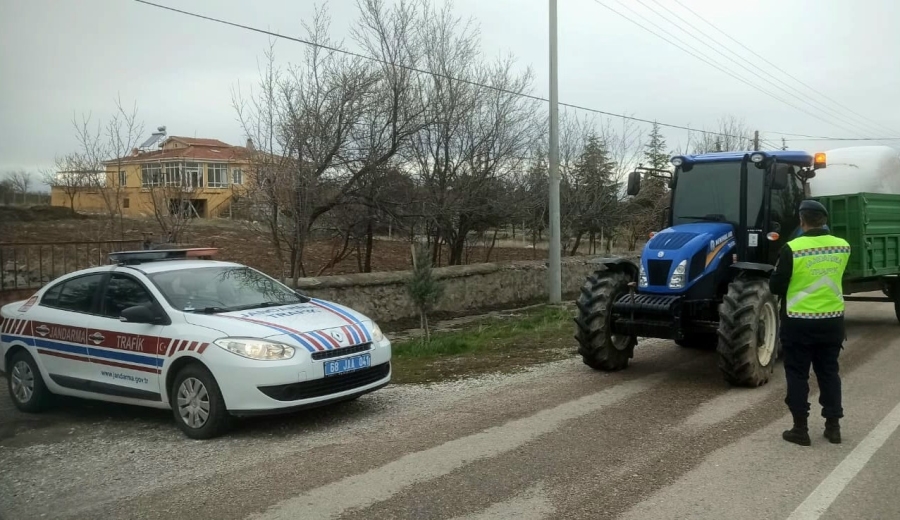 Aksaray’da Traktörler Kapsamlı Bir Şekilde Denetleniyor 