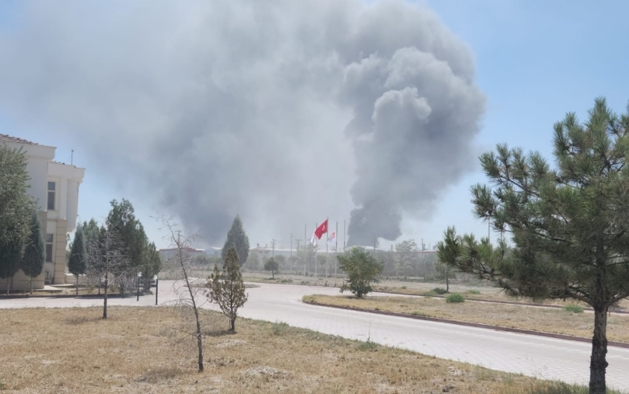 Aksaray OSB de Geri dönüşüm fabrikasında yangın çıktı 