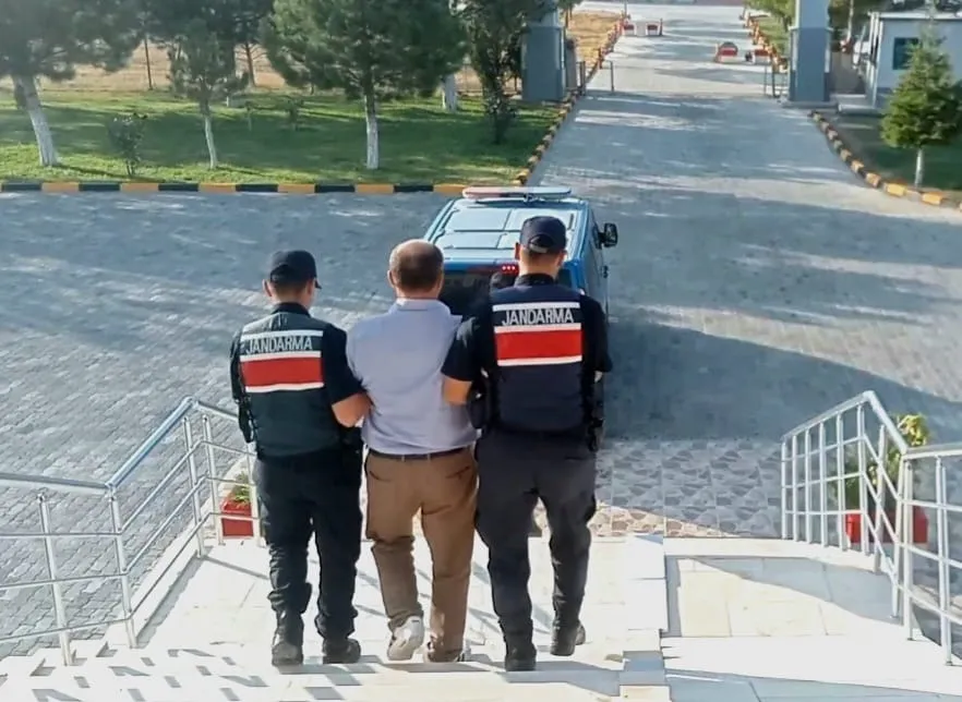   Aksaray’da Adeta Suç makinesi Olan Hakkında Çaşıtlı Suçlardan Aranan Şahıs Yakalandı 