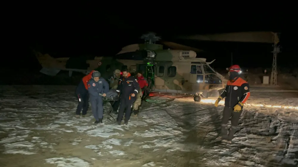 Hasandağında yaralanan dağcı helikopter ile kurtarıldı 