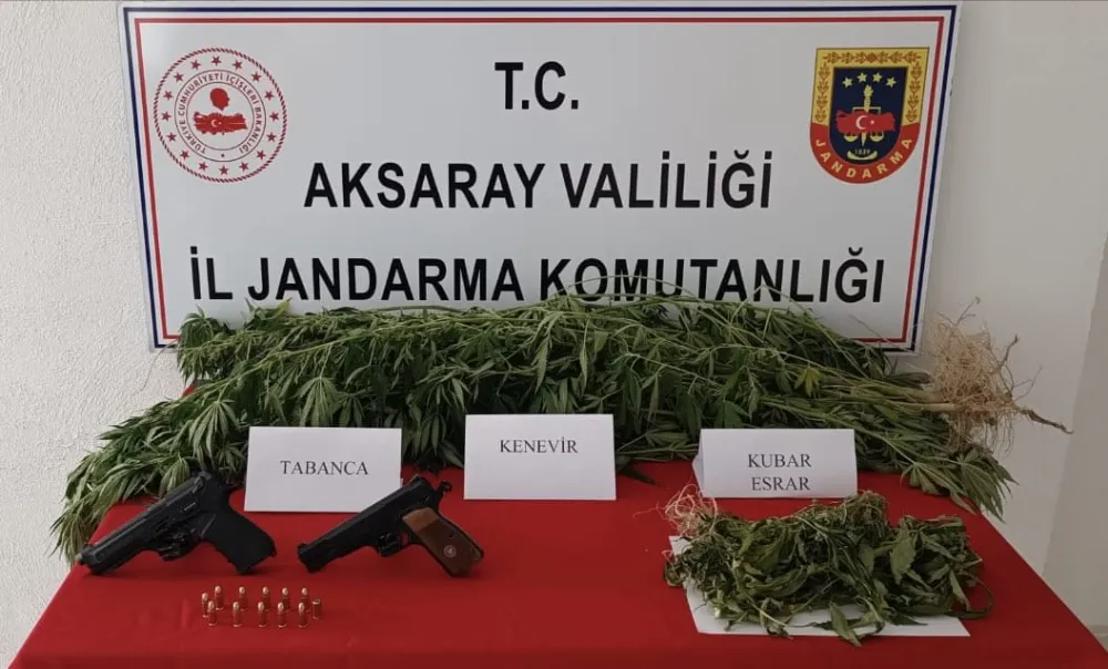     Aksaray’ın Sarıyahşi İlçesinde Uyuşturucu Madde ve Ruhsatsız Silah Ele Geçirildi.