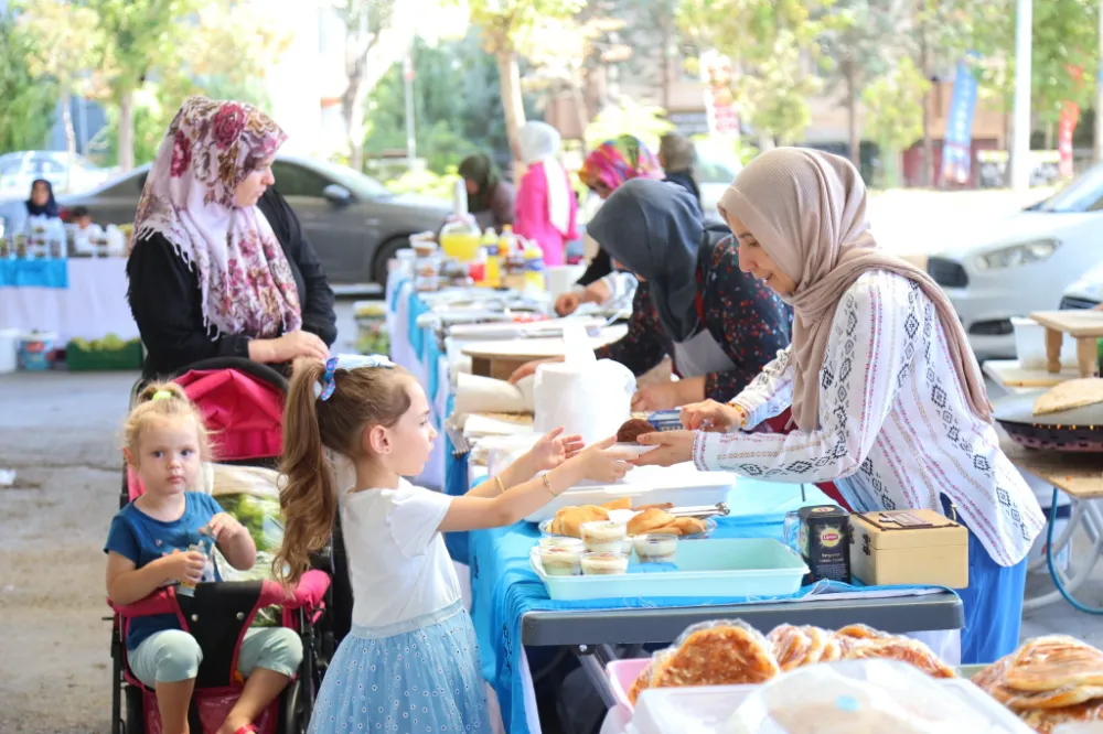 AKSARAY’DA EL EMEĞİ VE GÖZ NURU ÜRÜNLERLE DOLU HANIMELİ PAZARI BÜYÜK İLGİ GÖRÜYOR