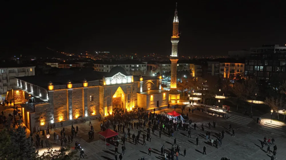 Aksaray’da 3 Ayların ilk Kandili Regaib Kandilinde camiler doldu