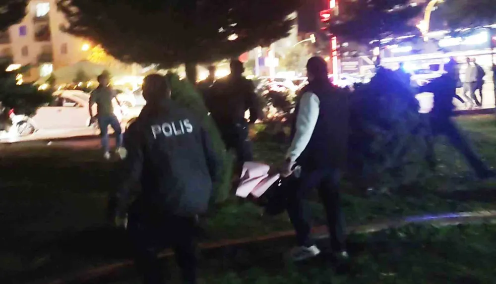 Aksaray’da “eski-yeni sevgili” tartışması kavgaya dönüştü: Polis biber gazıyla müdahale etti
