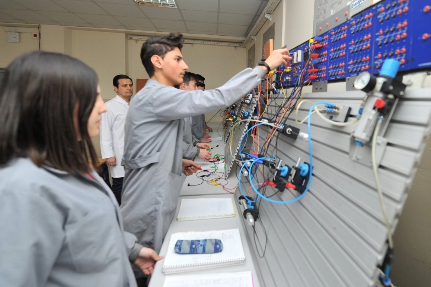 Mesleki eğitimde dev hamle... Otomotiv, turizm ve girişimcilik odaklı dönüşüm!