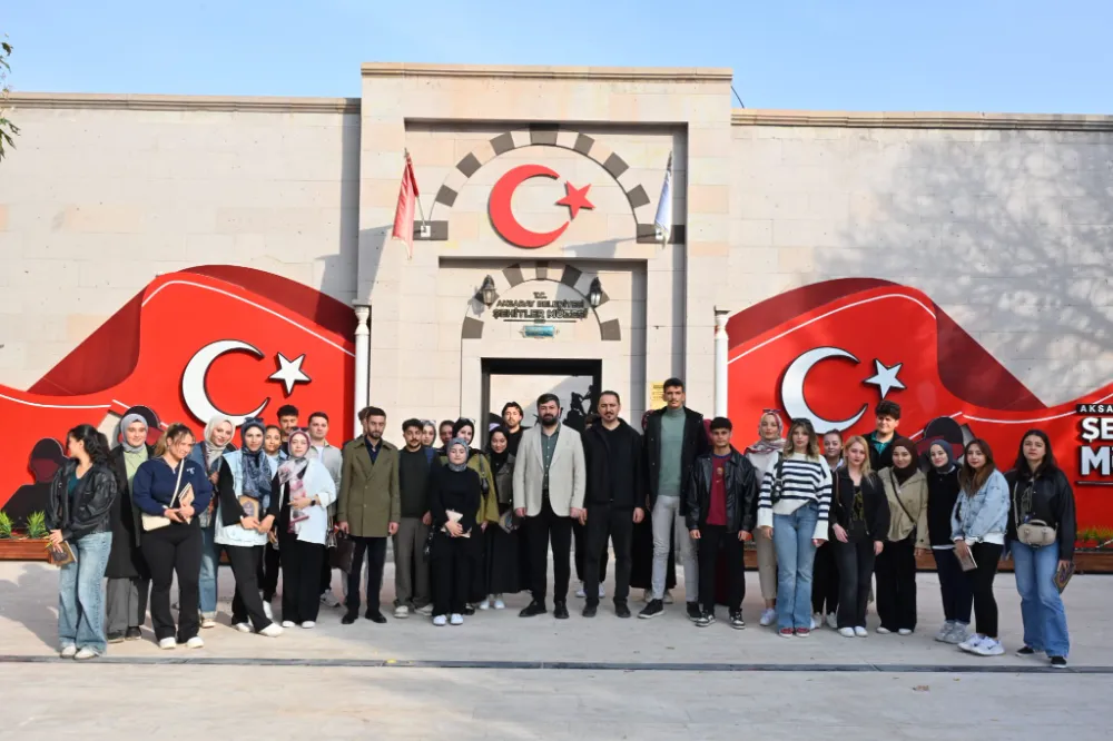 BAŞKAN DİNÇER ÜNİVERSİTE ÖĞRENCİLERİYLE TARİHİ YOLCULUĞA ÇIKTI