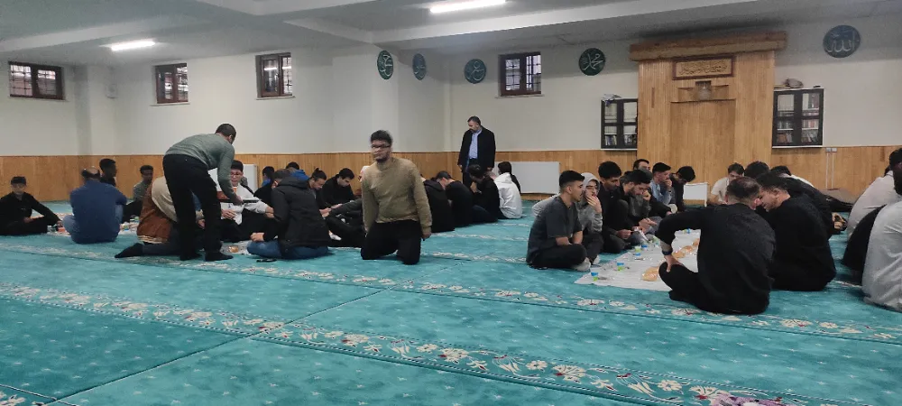 Aksaray Merkez Yakabağları Camii 3. Geleneksel İftar Programı Düzenledi