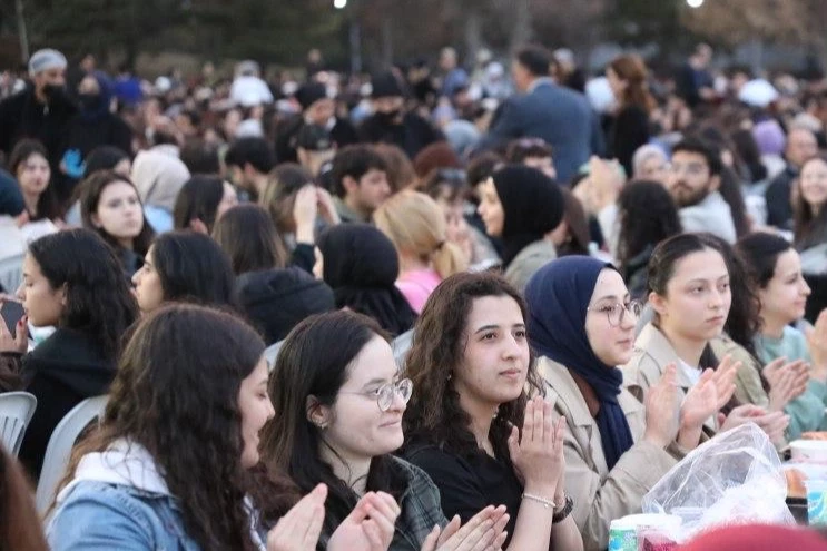 Ankara Üniversitesinde 8 bin öğrenci iftar sofrasında buluştu