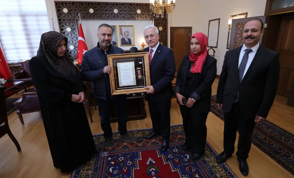 Aksaray’da Şehit Ailesine Devlet Övünç Madalyası ve Beratı Takdim Edildi