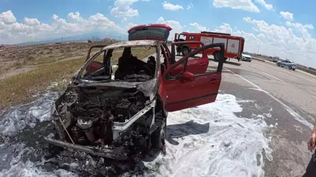 Aksaray’da Seyir Halindeki Otomobil Alev Alev Yandı