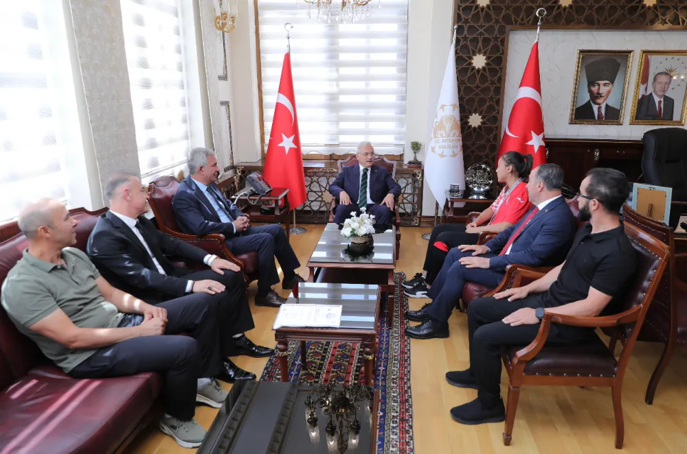 TÜBİTAK Türkiye İkincileri Vali Kumbuzoğlu’nu Ziyaret Etti