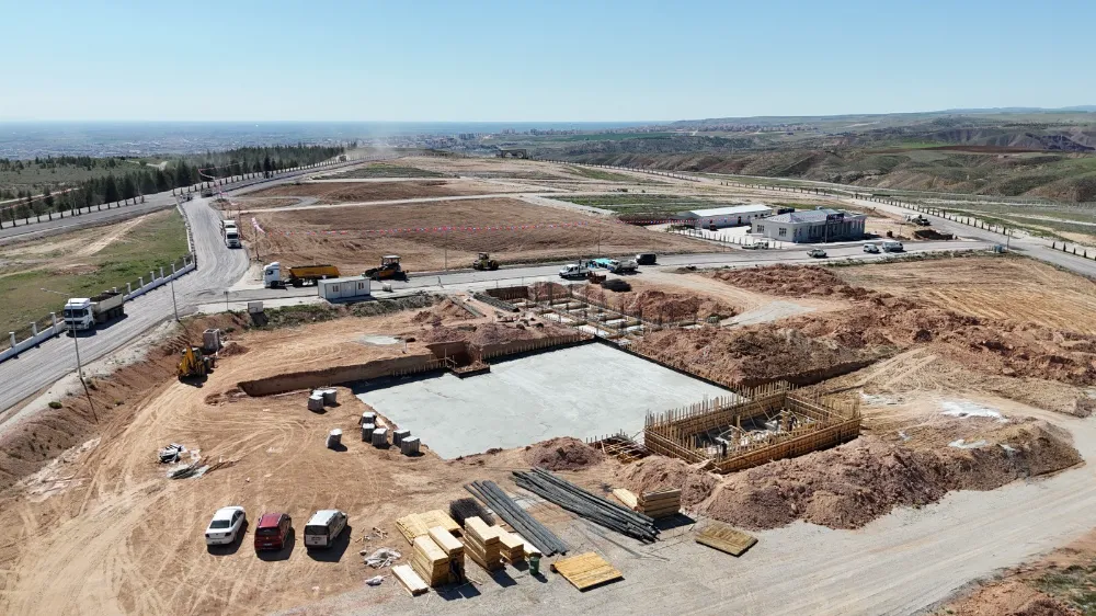 Aksaray Belediyesi’nden Anlamlı Yatırım: Yeni Şehir Mezarlığı Külliye Projesi Hızla Yükseliyor