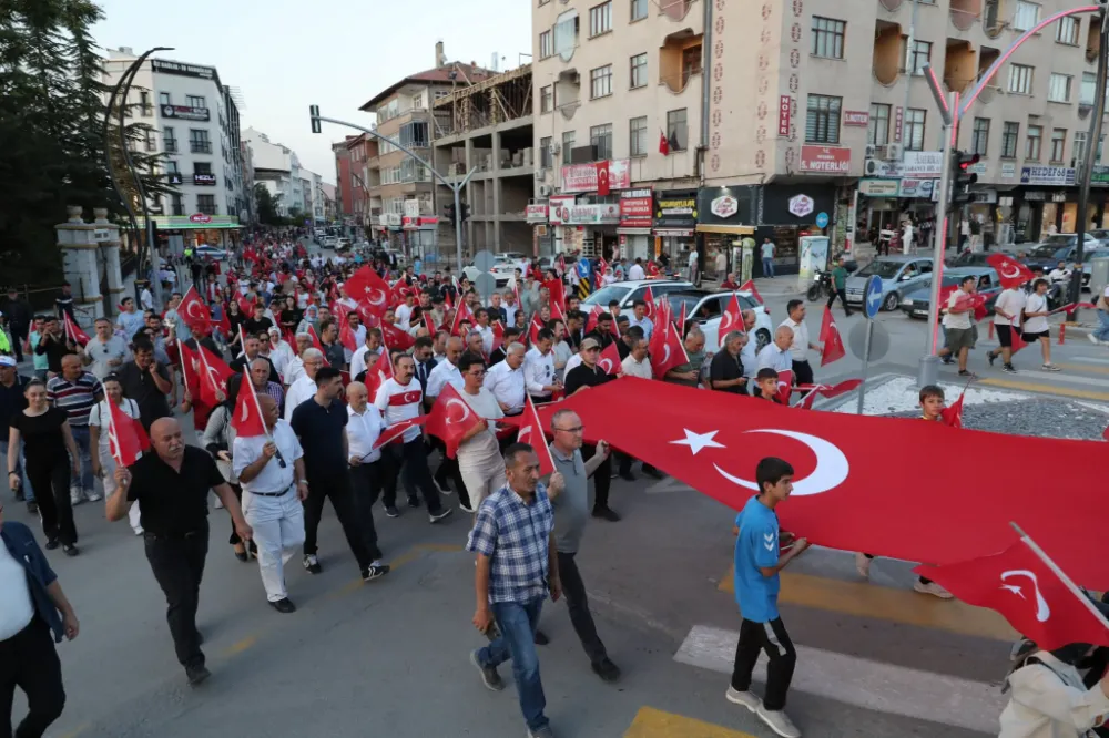 15 Temmuz’da Aksaray’da Anlamlı Yürüyüş: Bayraklar Milli İrade İçin Dalgalandı