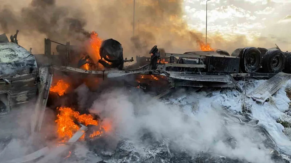 Aksaray’da Feci Kaza: Yedek Parça Yüklü Tır Şarampole Devrildi, Alev Topuna Döndü