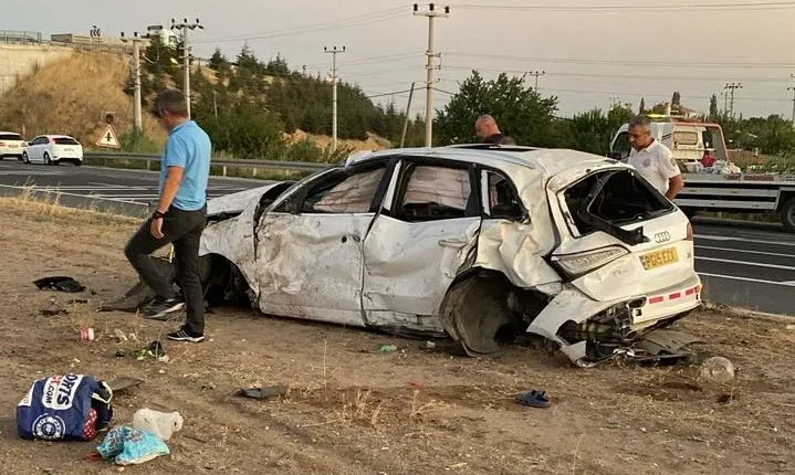 Aksaray’da Feci Kaza: Gurbetçi Ailenin Aracı Takla Attı, 1 Ölü 4 Yaralı